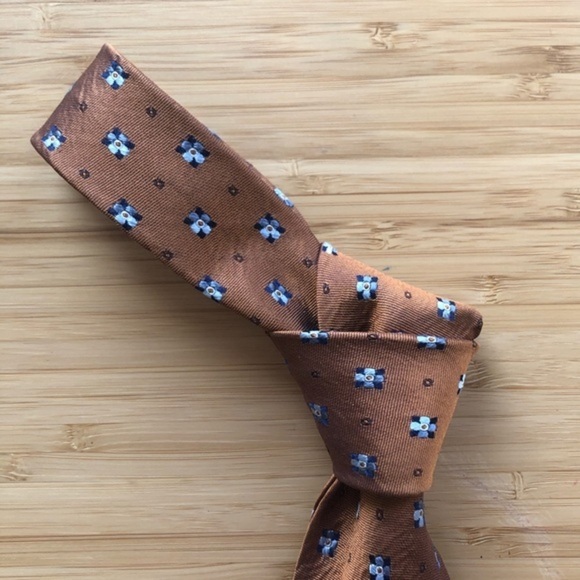 Jos. A. Bank Silk Tie In Brown With Blue Hints - Picture 4 of 6